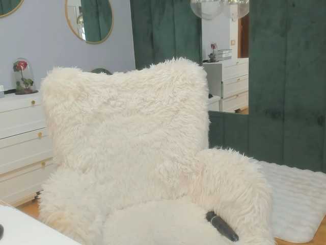 ElisaBaxter's BongaCams show and profile