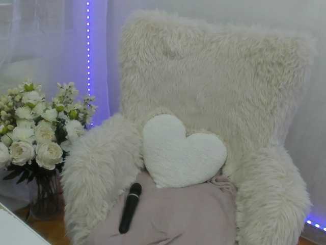 ElisaBaxter's BongaCams show and profile