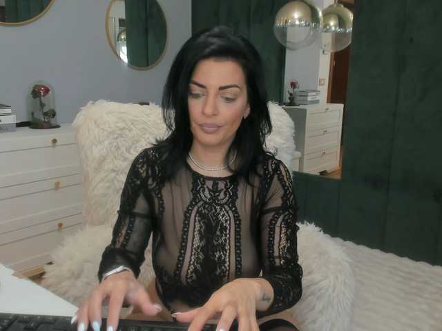 ElisaBaxter's BongaCams show and profile