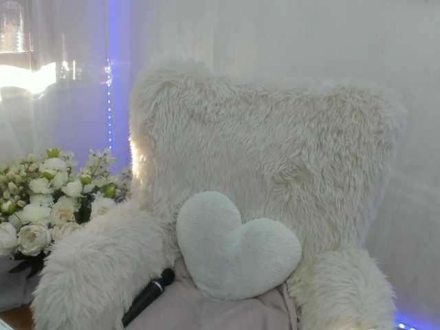 ElisaBaxter's BongaCams show and profile