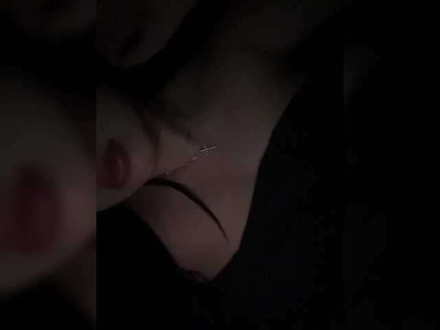 Sweetie-Kris's BongaCams show and profile