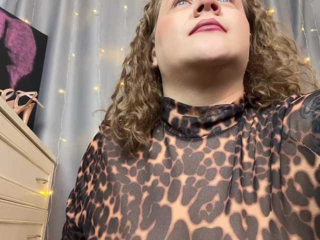 Dibellass's BongaCams show and profile