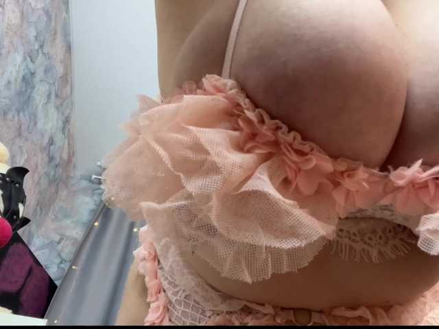 Dibellass's BongaCams show and profile