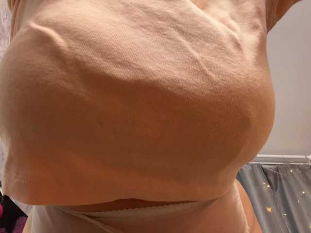 Dibellass's BongaCams show and profile