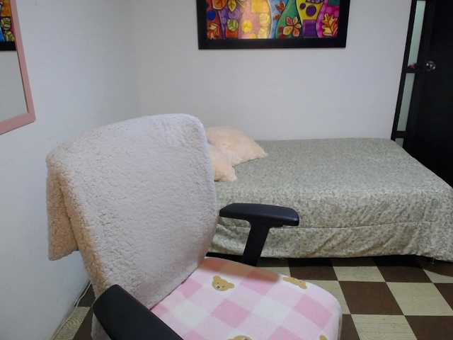 sofi-52's BongaCams show and profile