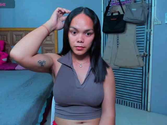 caroline-east Live Webcam on BongaCams