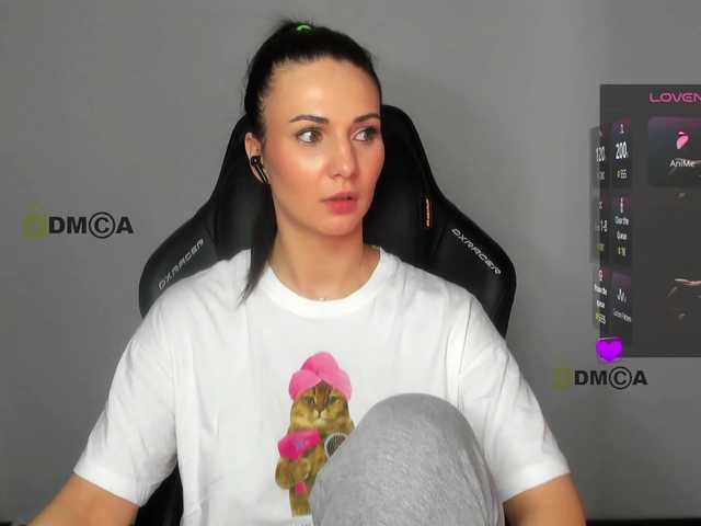 Cute-Shy's BongaCams show and profile