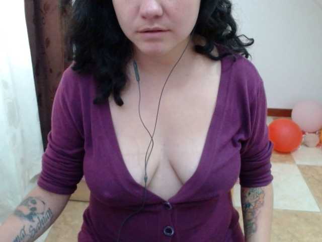 Karinahot on Bongacams
