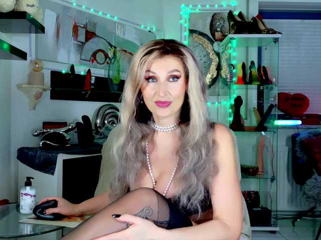 2bigass4u's BongaCams show and profile