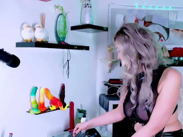 2bigass4u's BongaCams show and profile