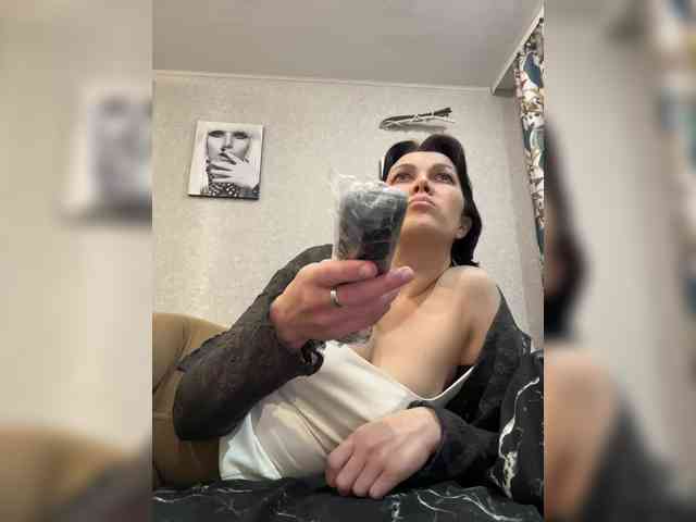 vik77777A Live Webcam on BongaCams