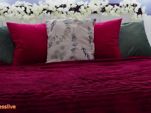 Greedy-Kim5's BongaCams show and profile