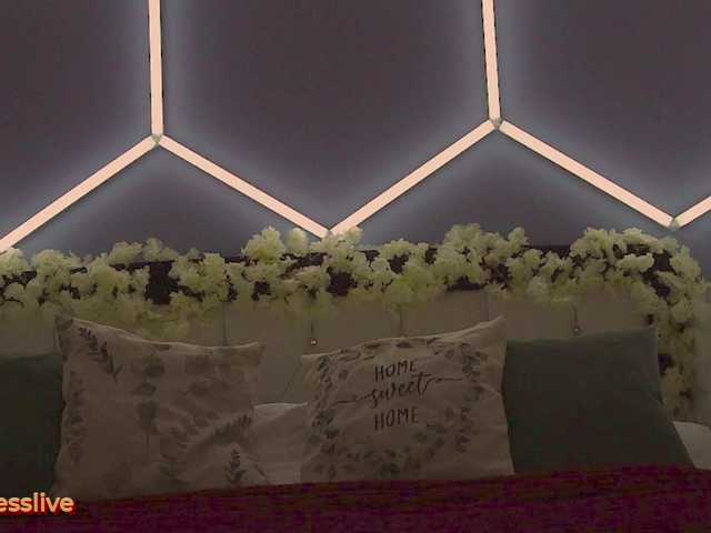 Greedy-Kim5's BongaCams show and profile