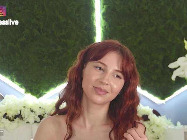 Greedy-Kim5's BongaCams show and profile