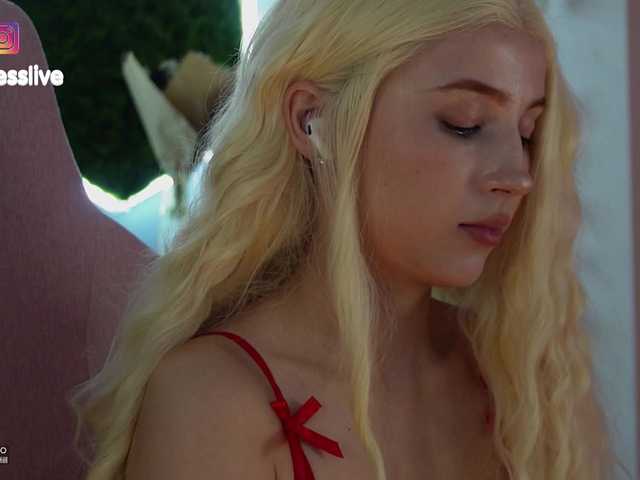 Greedy-Kim5's BongaCams show and profile