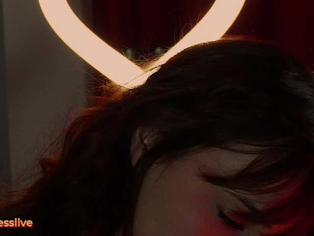 Greedy-Kim5's BongaCams show and profile