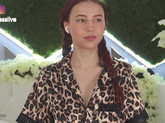 Greedy-Kim5's BongaCams show and profile