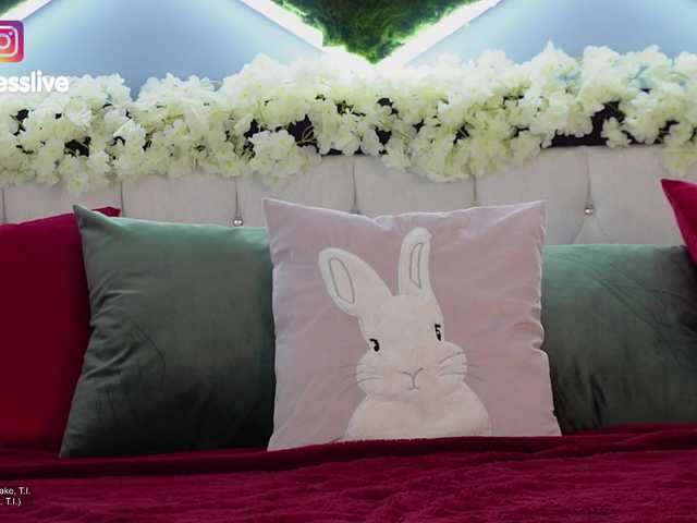 Greedy-Kim5's BongaCams show and profile