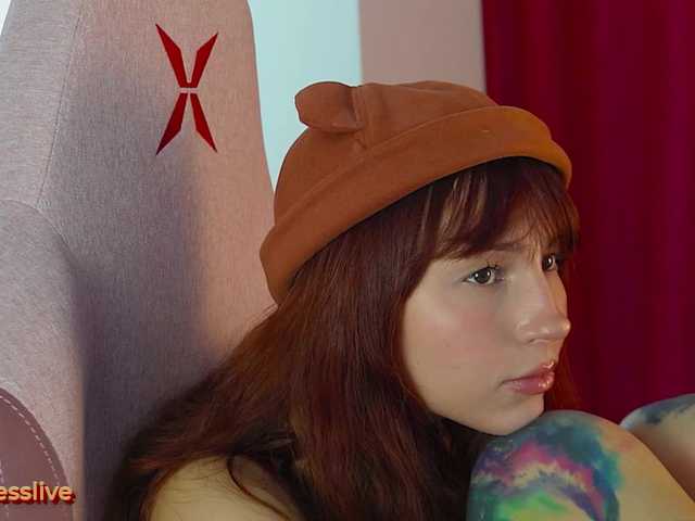 Greedy-Kim5's BongaCams show and profile