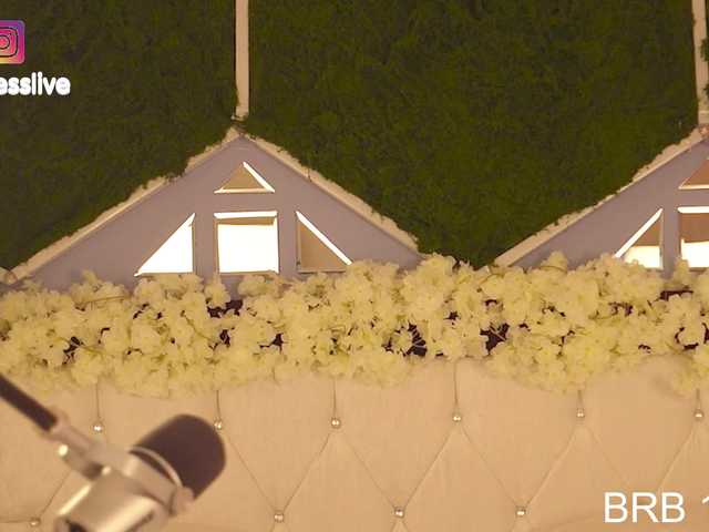 Greedy-Kim5's BongaCams show and profile