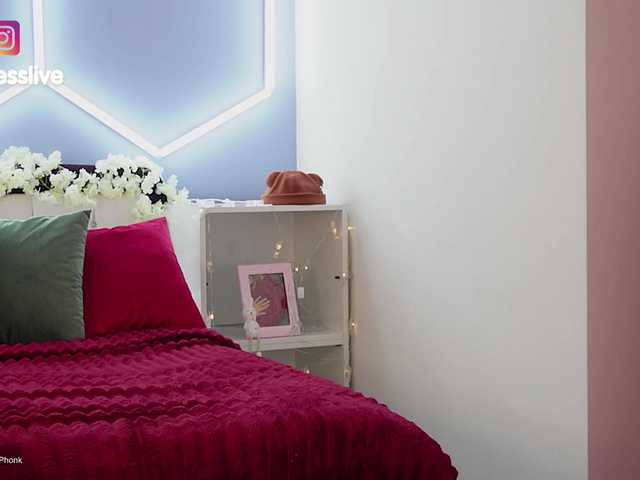 Greedy-Kim5's BongaCams show and profile