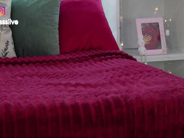 Greedy-Kim5's BongaCams show and profile