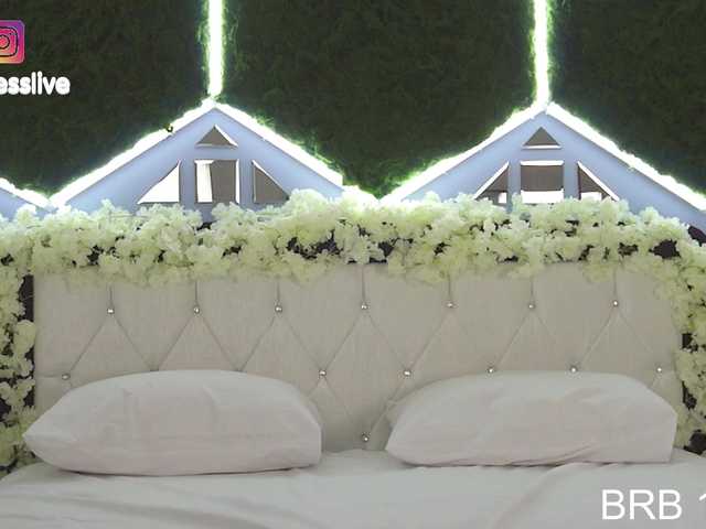 Greedy-Kim5's BongaCams show and profile