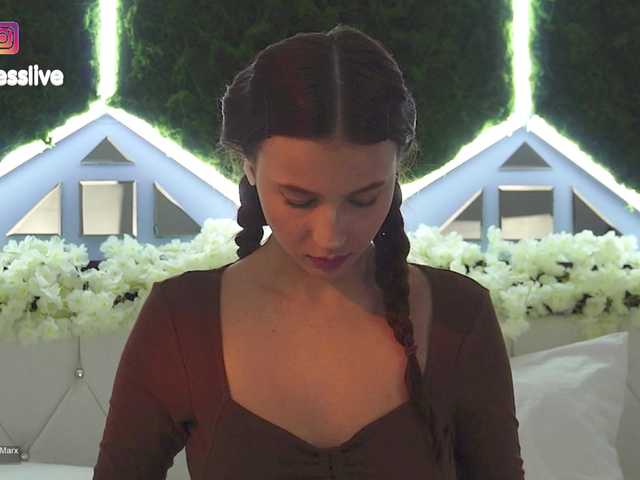 Greedy-Kim5's BongaCams show and profile