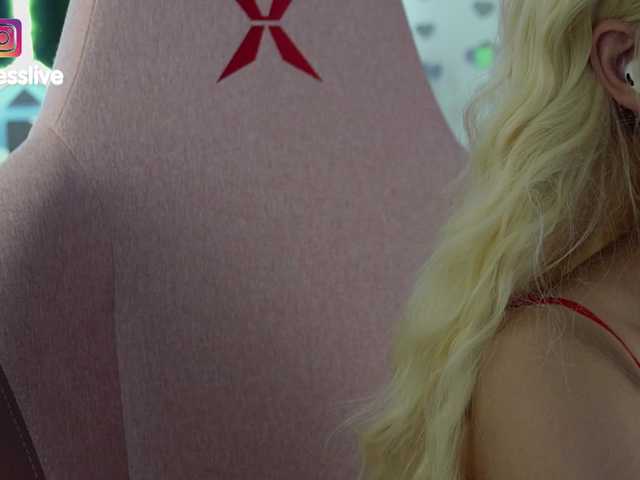 Greedy-Kim5's BongaCams show and profile