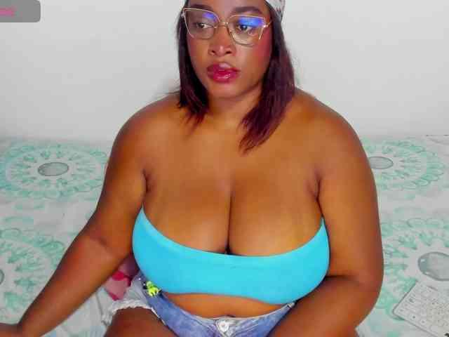 NinaaGrey webcam