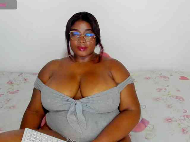 NinaaGrey webcam