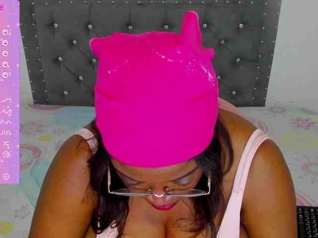 NinaaGrey webcam