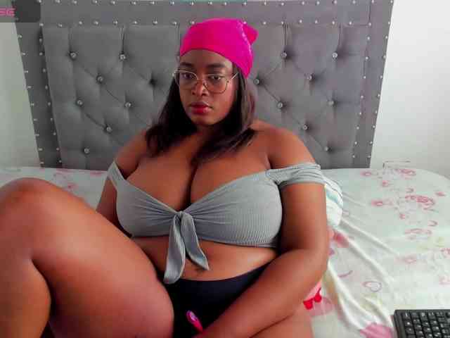 NinaaGrey webcam