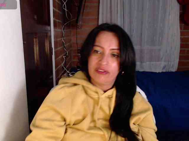 lunaws11 Live Webcam on BongaCams