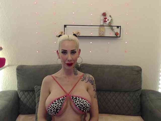 CandySuck Live Webcam on BongaCams