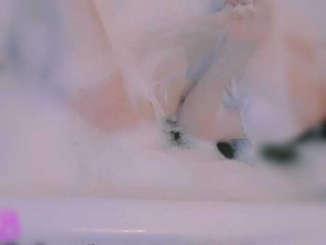 le modèle KittyKarinka est en webcam porno dans un show sur le site bongacams, il possède les tags suivants: White/Caucasian,Brunette,Shaved