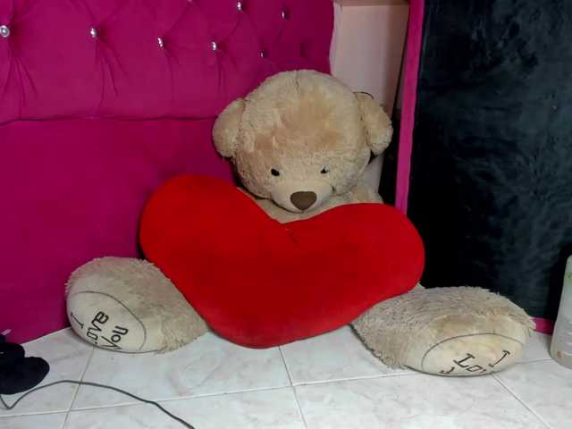 Ammyy-Brown's BongaCams show and profile