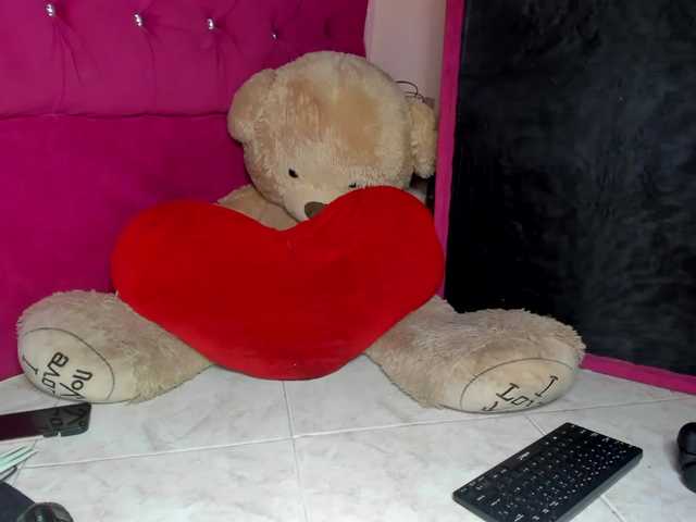 Ammyy-Brown's BongaCams show and profile