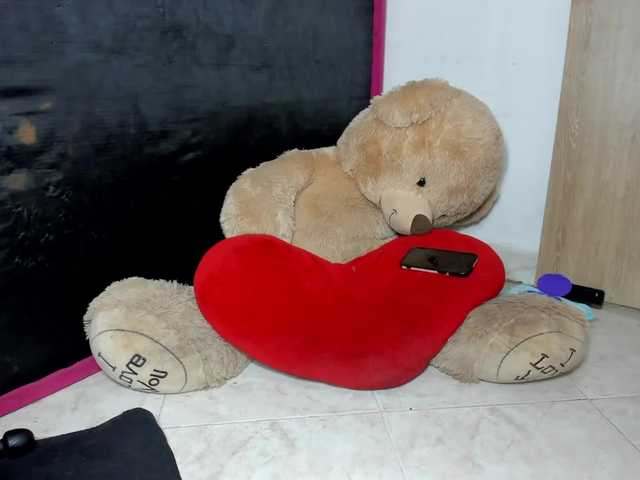 Ammyy-Brown's BongaCams show and profile