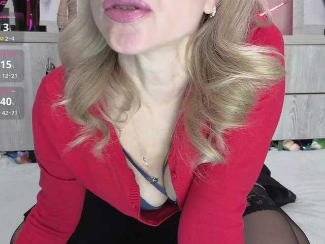 famouswomen's BongaCams show and profile