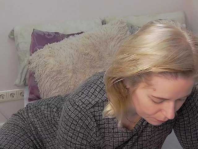 LoraMiss's BongaCams show and profile