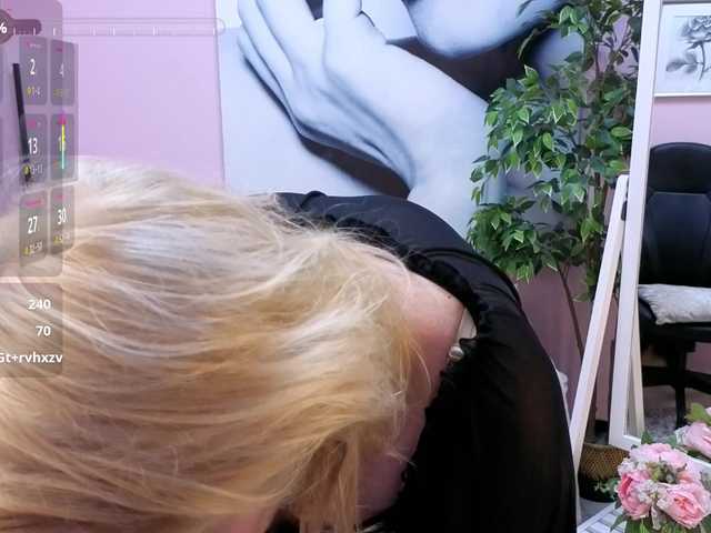 LoraMiss's BongaCams show and profile