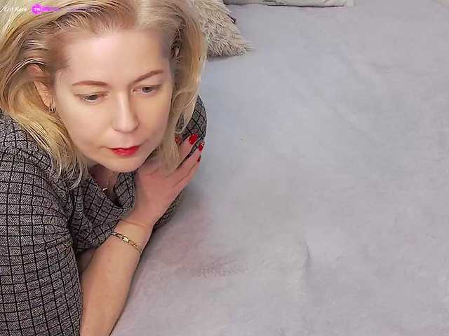 LoraMiss's BongaCams show and profile