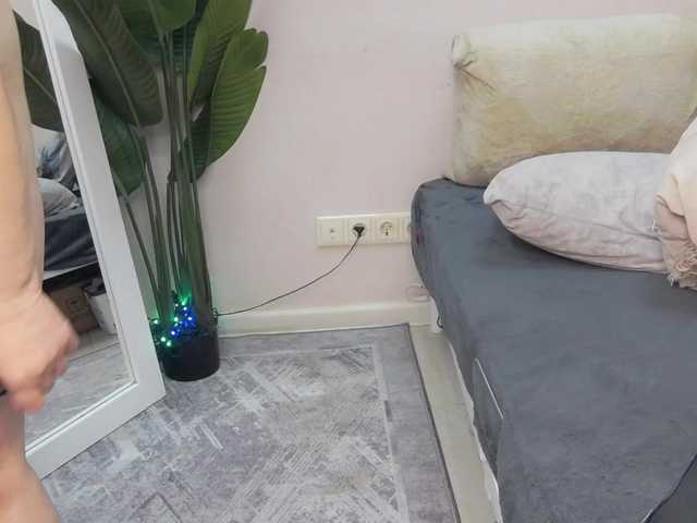 LoraMiss's BongaCams show and profile