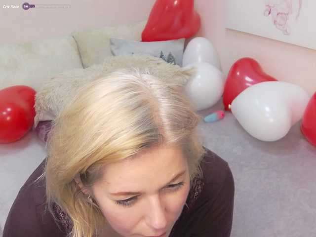 LoraMiss's BongaCams show and profile