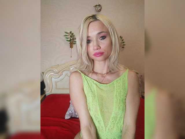 AlinaLoves's BongaCams show and profile