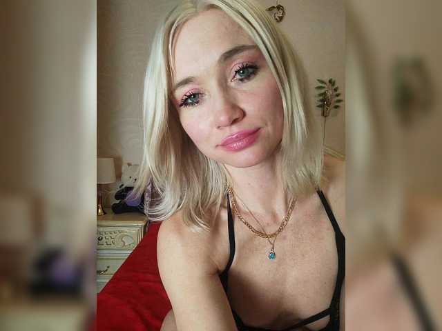 AlinaLoves's BongaCams show and profile