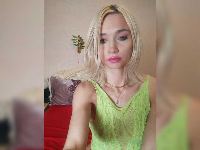 AlinaLoves's BongaCams show and profile