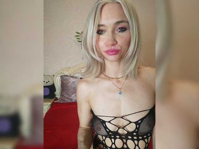 AlinaLoves's BongaCams show and profile