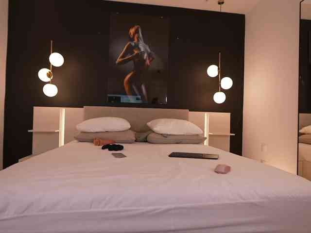 DorisCream webcam